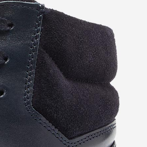 Closeup of Foam padded collar