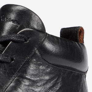 Closeup of Padded collar & heel pull tab