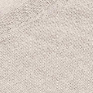 Closeup of 27 gauge knit & marled yarn