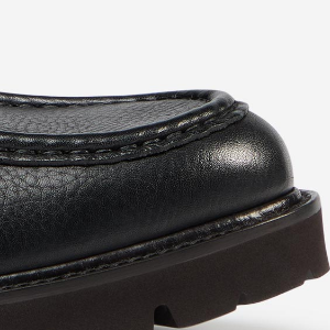Closeup of Heel pull tab