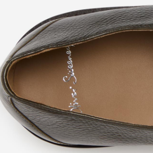 Closeup of Leather lining