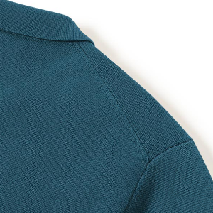 Closeup of Dropped shoulder seam