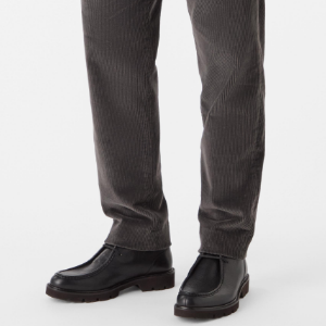 Closeup of Relaxed fit with tapered leg