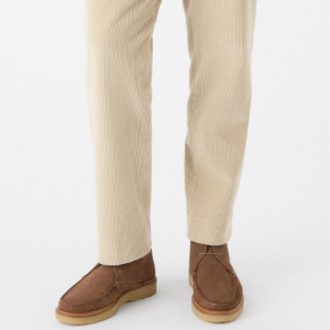 Closeup of Relaxed fit with tapered leg