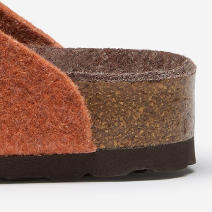 Closeup of Molded cork footbed