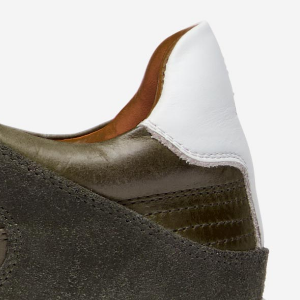Closeup of Contrast leather heel counter