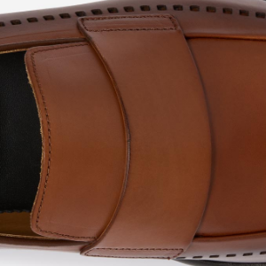 Closeup of Plain leather saddle