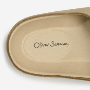 Closeup of Leather footbed