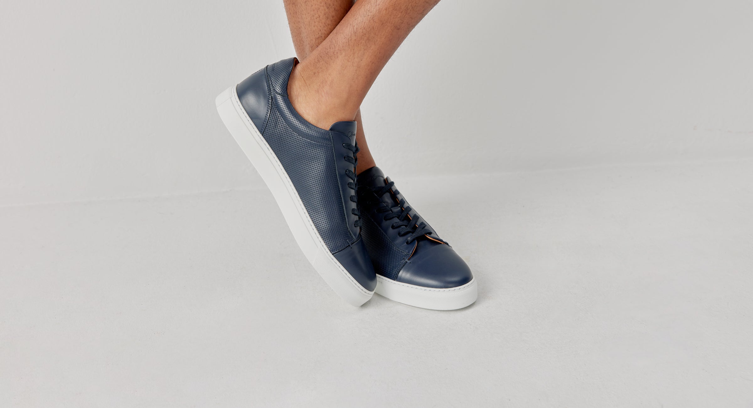 Almada Navy Trainers | Men
