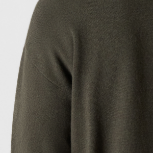 Closeup of Dropped shoulder construction
