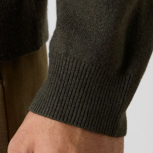 Closeup of Ribbed cuffs & hem