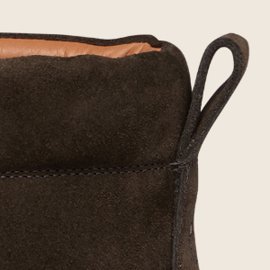 Closeup of Padded collar & heel pull tab