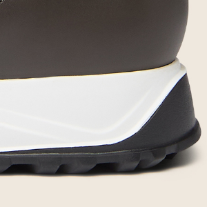 Closeup of Extra-lightweight contrast midsole