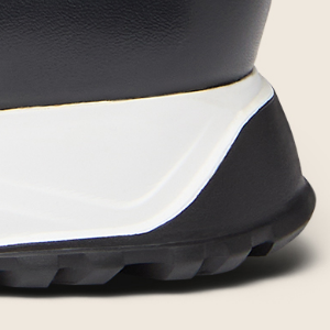 Closeup of Extra-lightweight contrast midsole