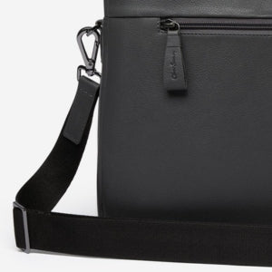 Closeup of Adjustable/removeable twill strap