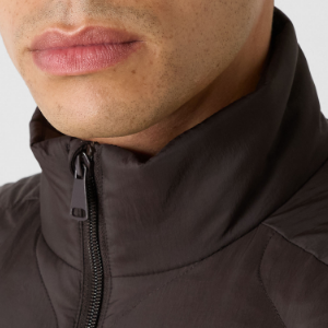 Closeup of Funnel neck