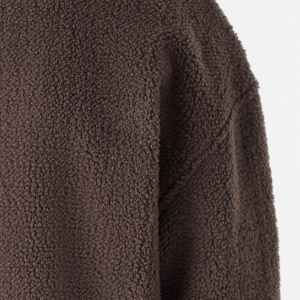 Closeup of Dropped shoulder seams