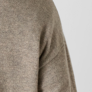 Closeup of Dropped shoulder seem
