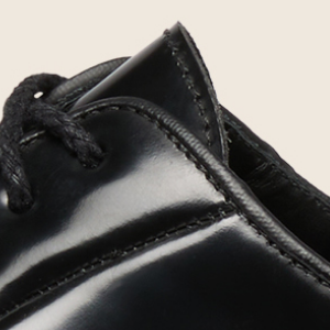 Closeup of Piped topline