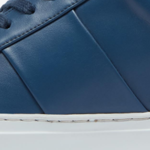 Closeup of Folded quarter seam detail