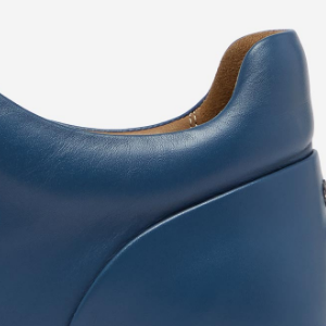 Closeup of Foam padded collar