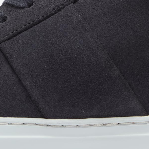 Closeup of Folded quarter seam detail