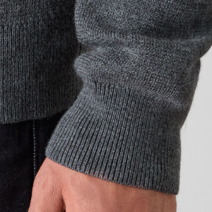 Closeup of Ribbed cuffs & hem