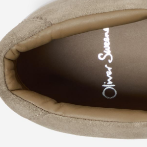 Closeup of Leather lining