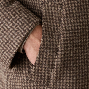 Closeup of 2 side entry pockets