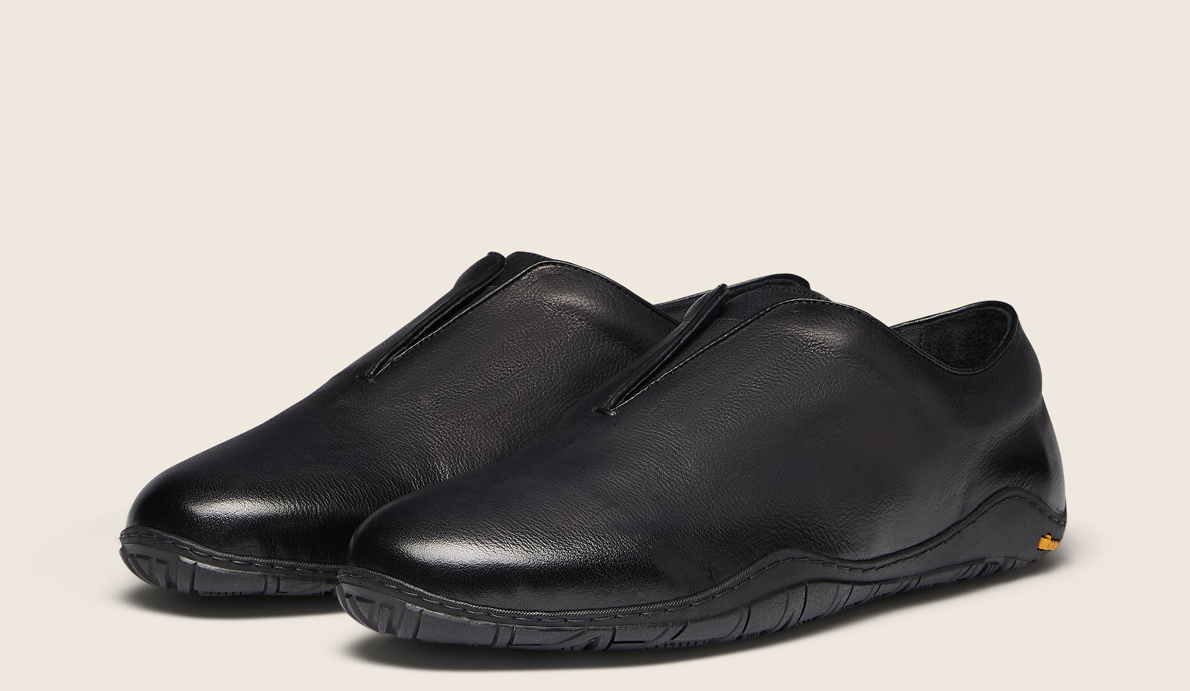 DERRICK x Oliver Sweeney Black