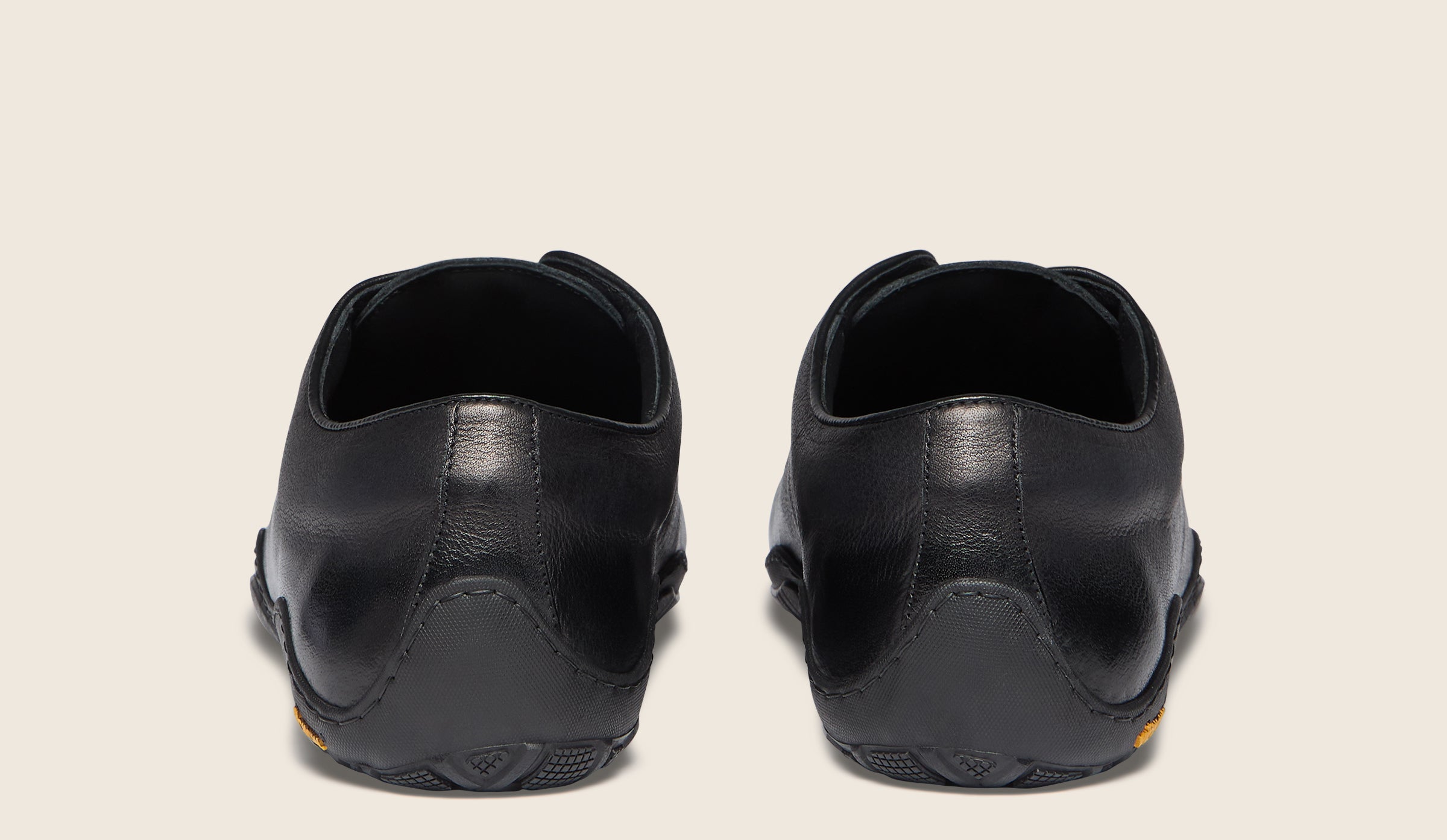 DERRICK x Oliver Sweeney Black