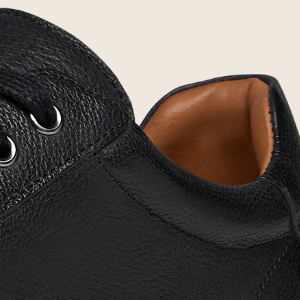 Closeup of Foam padded collar & tongue
