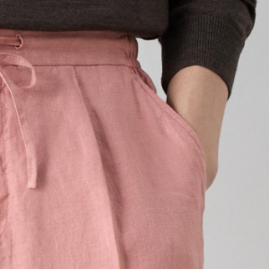 Closeup of 2 slanted side pockets