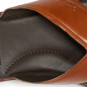 Closeup of Padded leather footbed