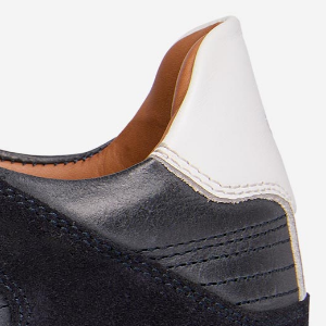 Closeup of Contrast leather heel counter