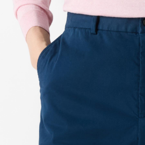 Closeup of 2 slanted side pockets