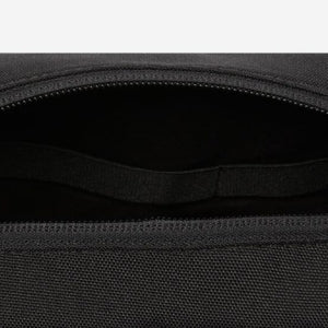 Closeup of 2 internal pouch pockets