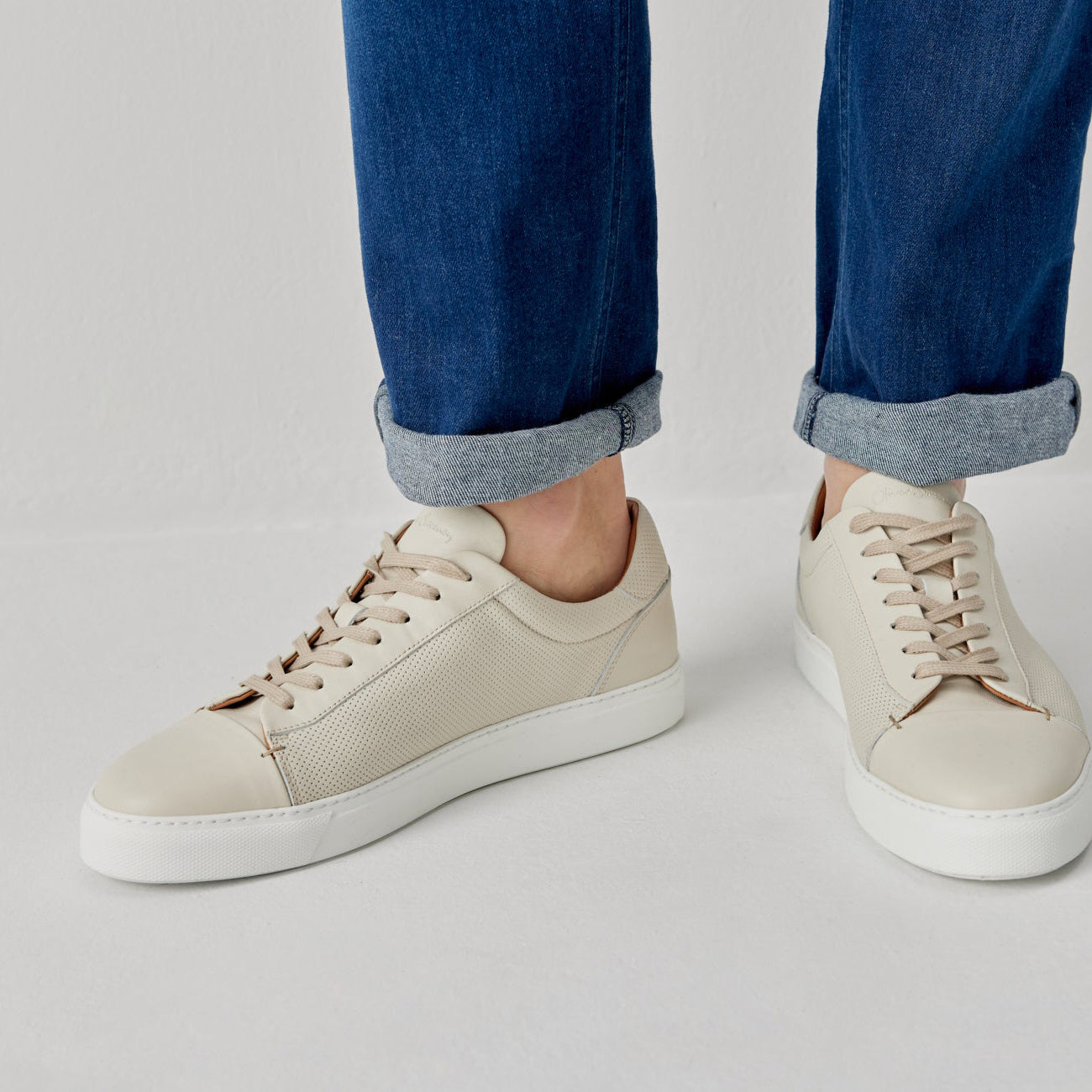 Almada Off White