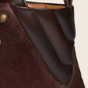 Closeup of Foam padded leather collar